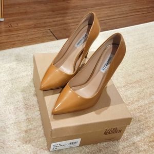 Steve Madden Vala Patent Carmel Pumps